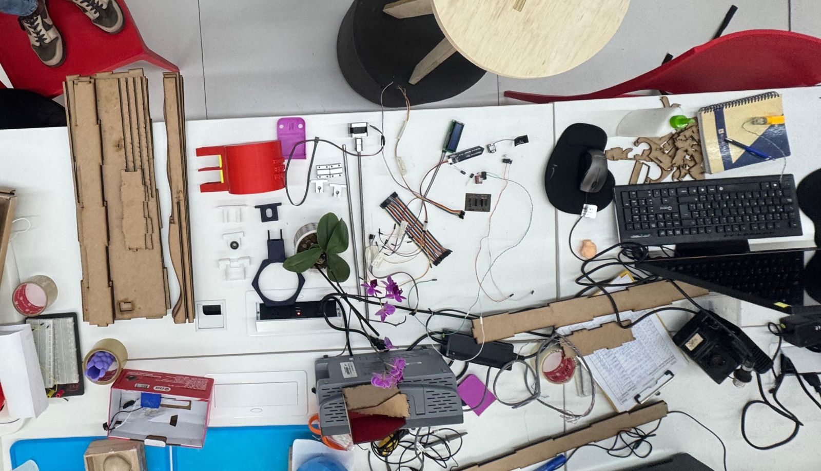 Overhead view of OrquiWall integration components
