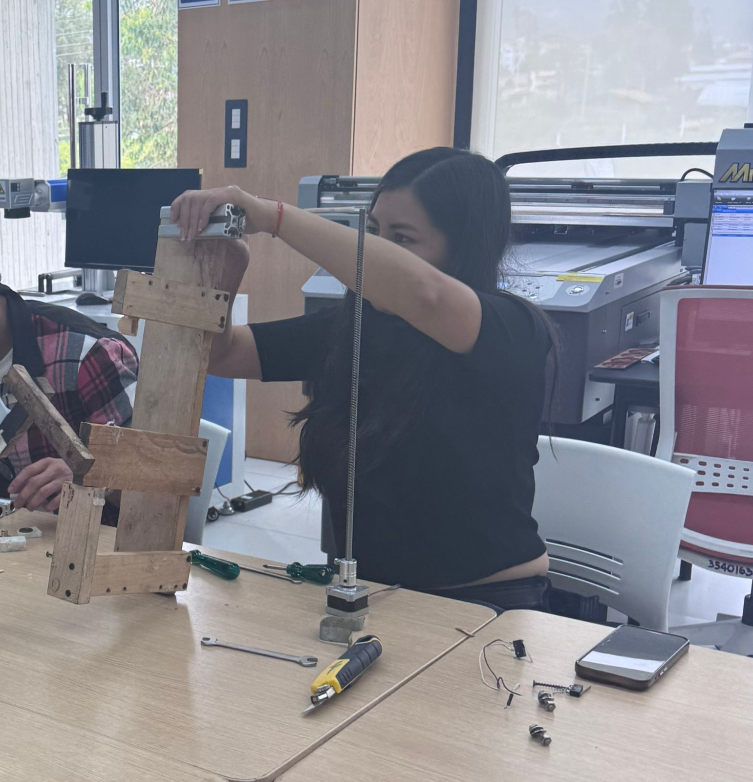 Lead screw alignment with temporary wooden structure