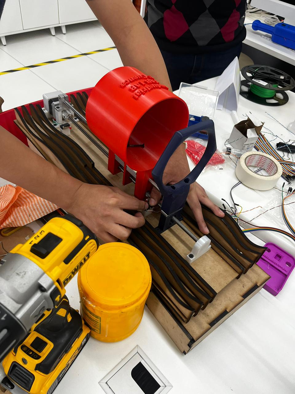Reservoir and motor system assembled over the sliced framework