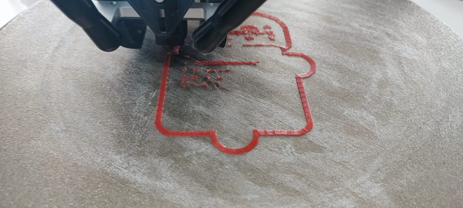 Red PLA wiring case first layers printing
