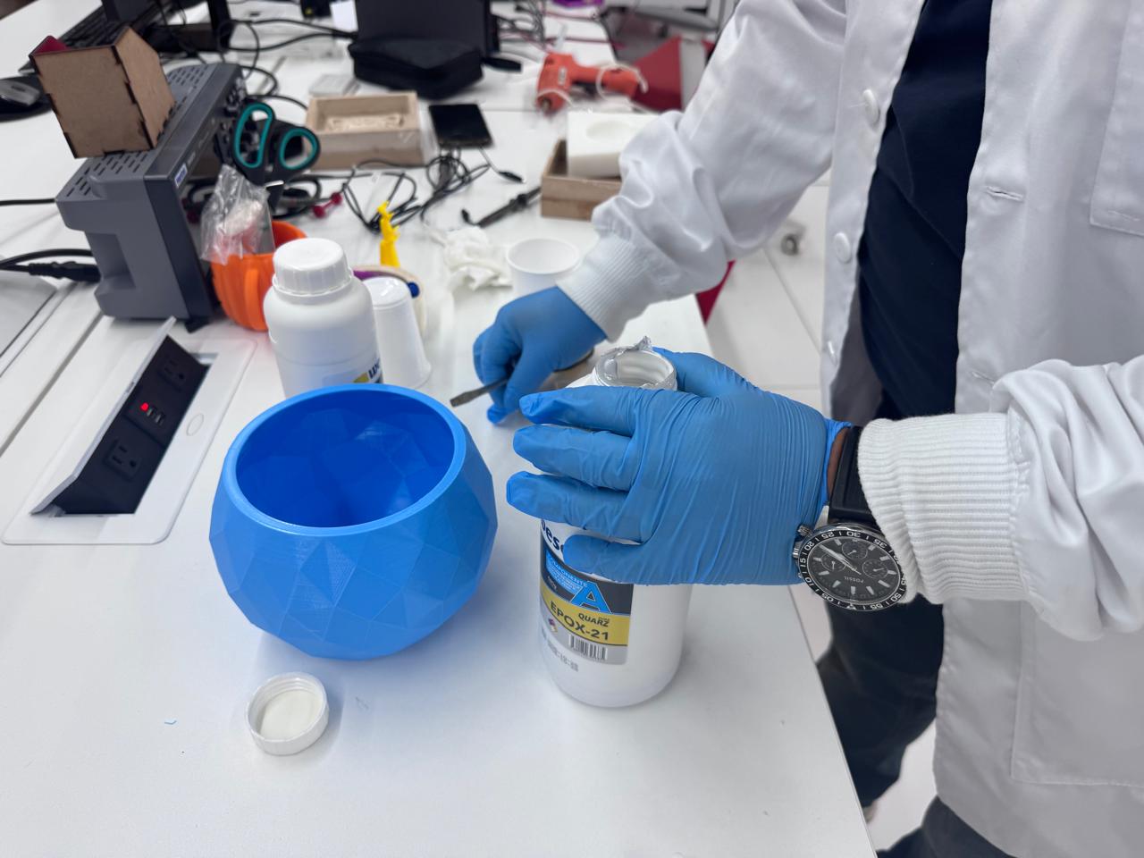 Preparing epoxy resin component