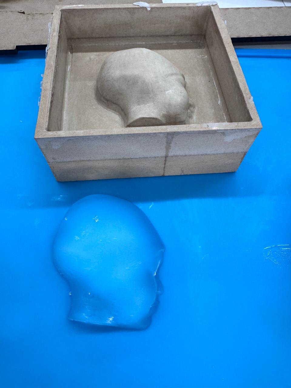 Transparent face casting with the MDF mold